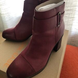 Women's Burgundy Ankle Boots size 8M